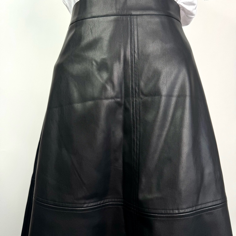 Elegant Black Leather Skirt